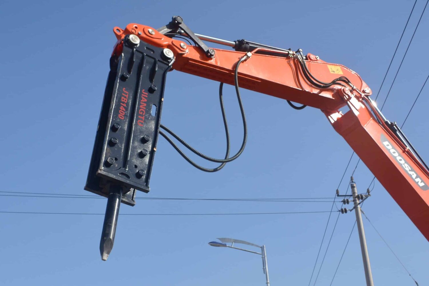 40 TON EXCAVATOR WITH JACK HAMMER